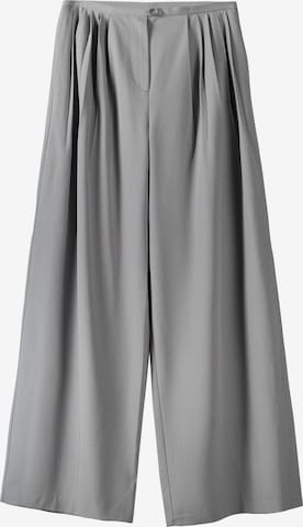 Bershka Wide leg Pleat-front trousers in Grey: front