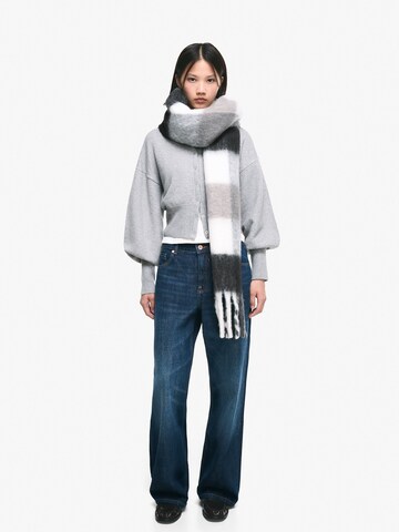 Fular de la Bershka pe negru