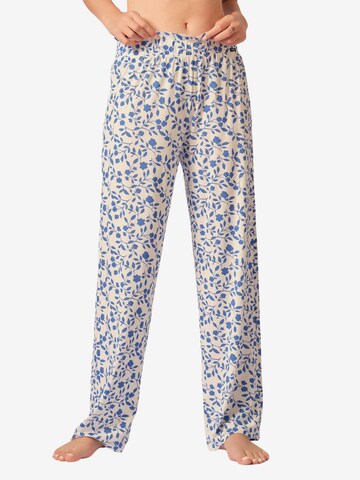 Skiny Pajama Pants in White: front