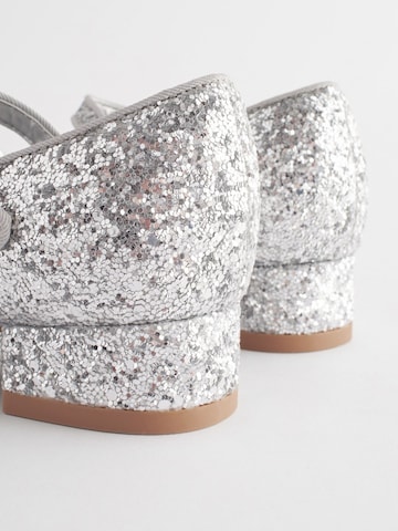 Next Flats in Silver