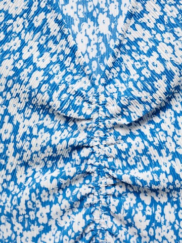 MANGO Letní šaty 'POMA' – modrá