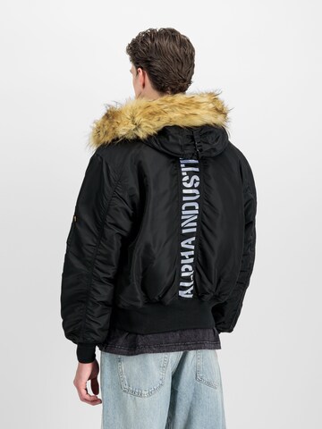 ALPHA INDUSTRIES Kurtka zimowa '45P' w kolorze czarny