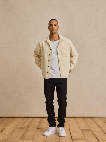 DAN FOX APPAREL Přechodná bunda 'Lennard' – bílá