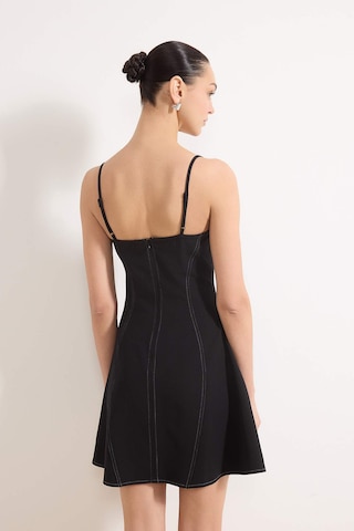 Trendyol - Vestido en negro