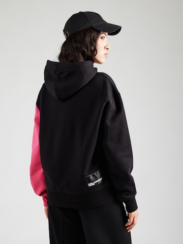 KARL LAGERFELD JEANS Суичър в розово: отзад