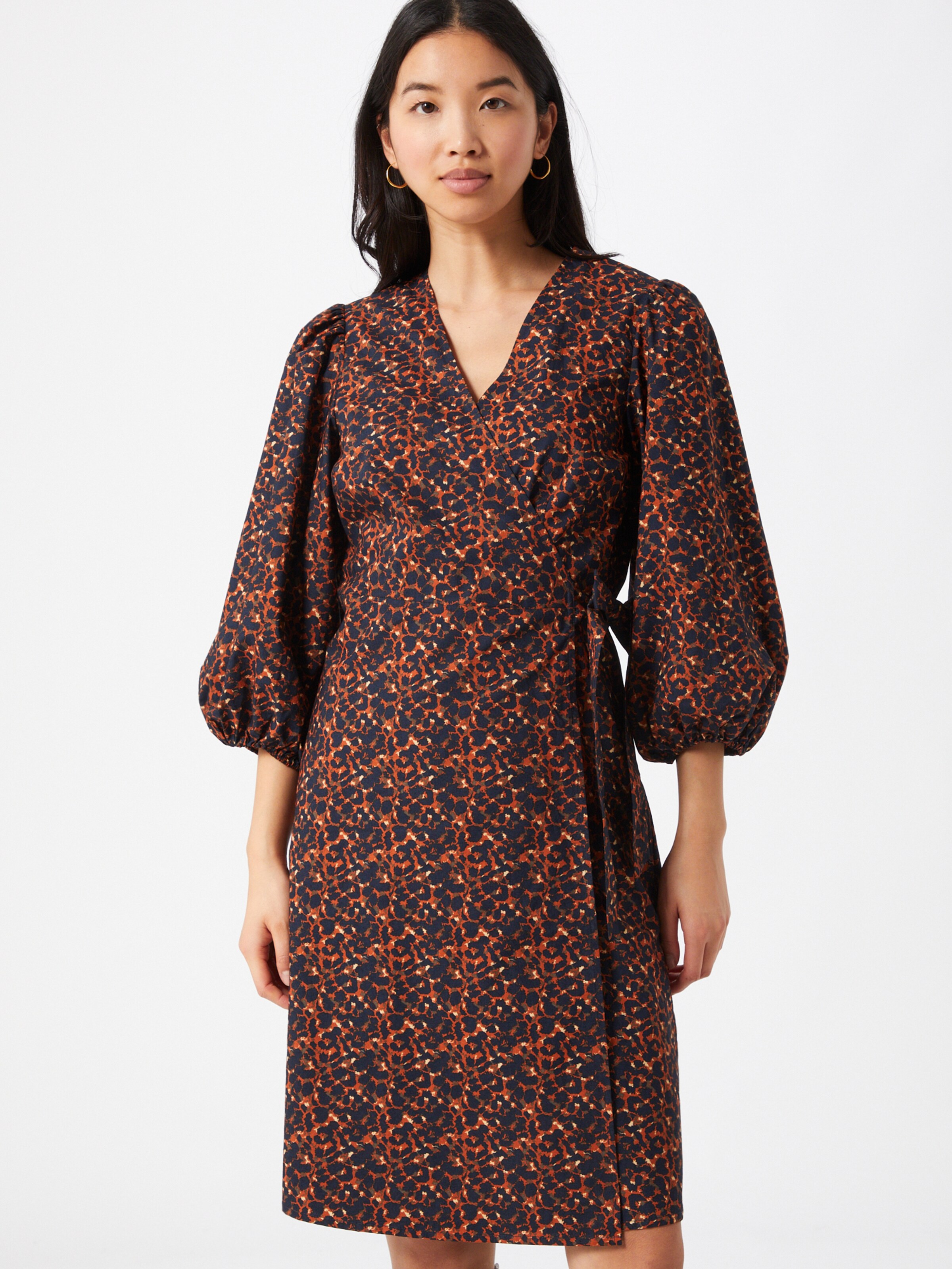 minimum Jurk Lenelia in Nachtblauw Bruin Karamel ABOUT YOU