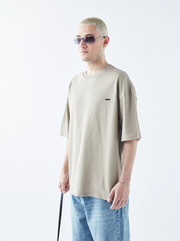 Tricou 'Hurst' de la VAMOS CLO pe gri