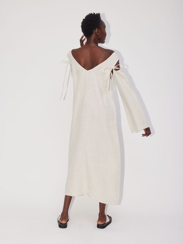 ABOUT YOU REBIRTH STUDIOS - Vestido 'Holiday' en beige