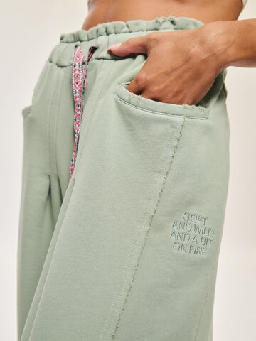 Wide leg Pantaloni di Kamila Šikl in verde