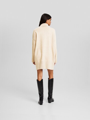 Bershka Stickad klänning i beige