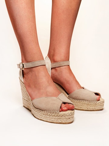Alhamas - Sandalias con hebilla 'Alpargata Cuña 10 cm' en gris: frente