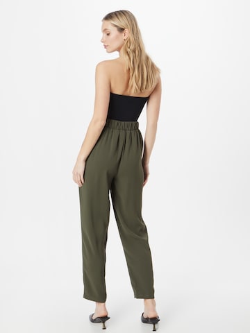 ABOUT YOU - Loosefit Pantalón plisado en verde