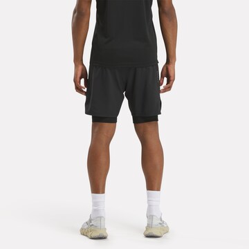 Reebok regular Παντελόνι φόρμας σε μαύρο