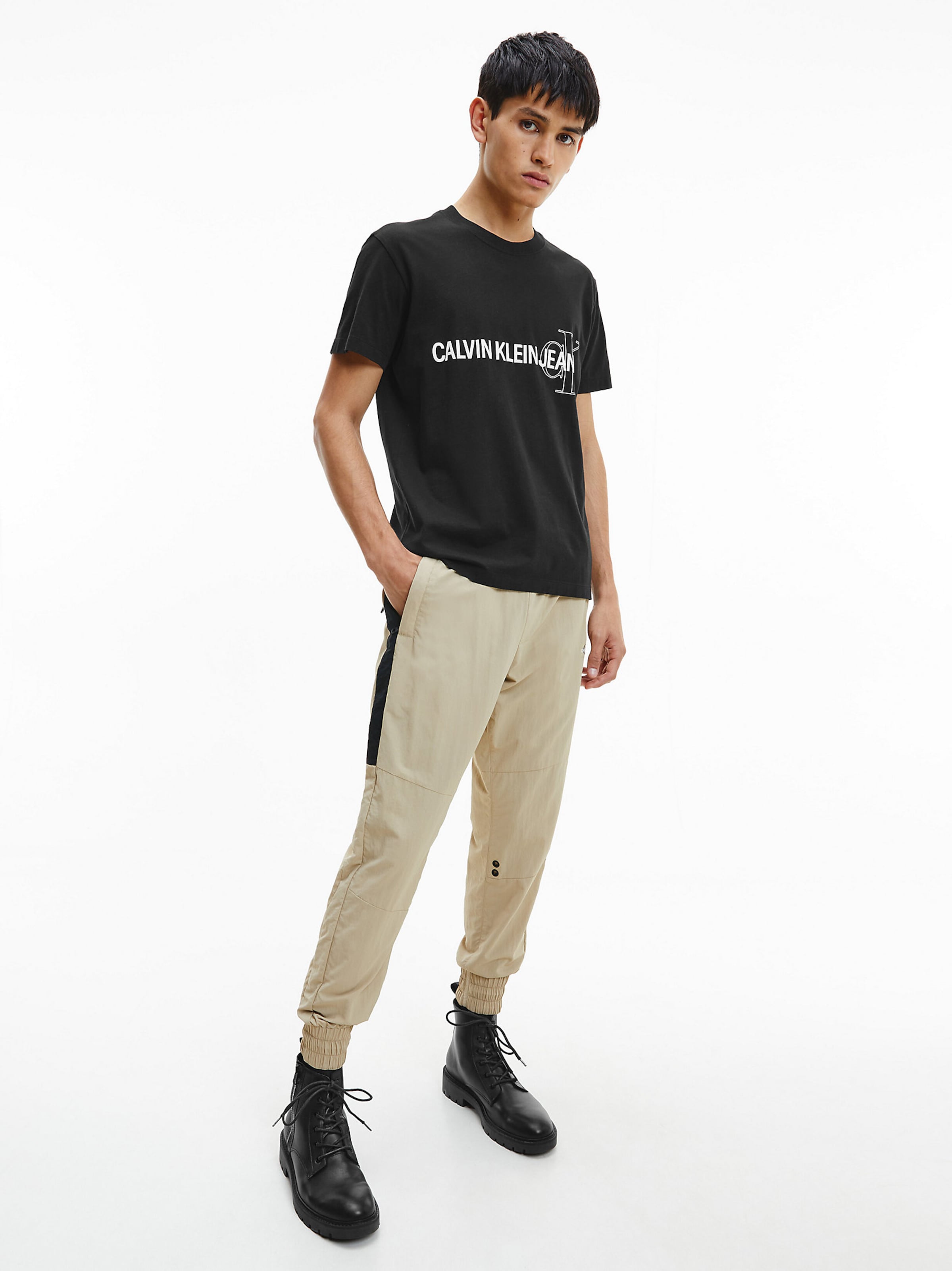 Männer Shirts Calvin Klein Jeans T-Shirt in Schwarz - SV33001 Männer Shirts Calvin Klein Jeans T-Shirt in Schwarz - SV33001