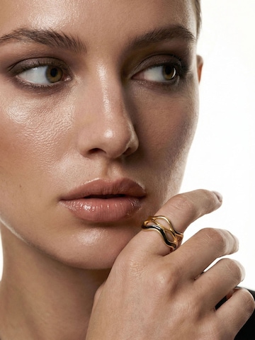 Nemomatheo Ring 'Tidal Wave' in Gold: front