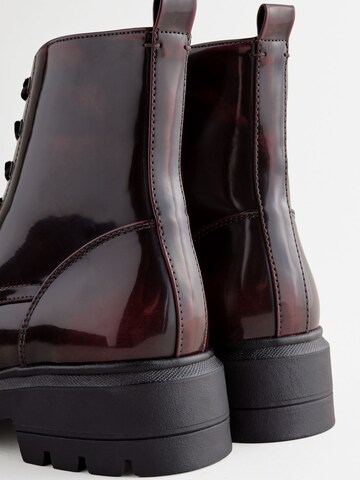 Next - Botines con cordones 'Forever Comfort®' en rojo