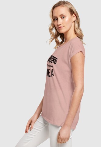 Merchcode Shirt 'WD - Strong Like A Woman' in Roze
