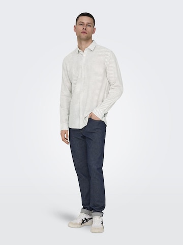 Only & Sons جينز مضبوط قميص 'Caiden' بلون رمادي