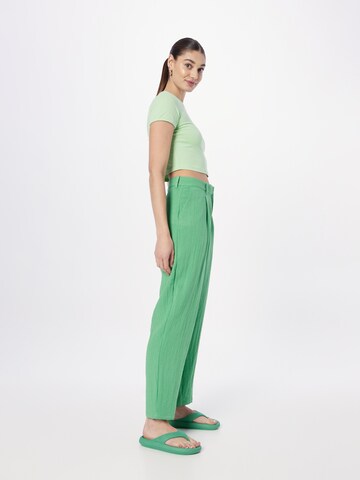 Monki Loose fit Pleat-Front Pants in Green