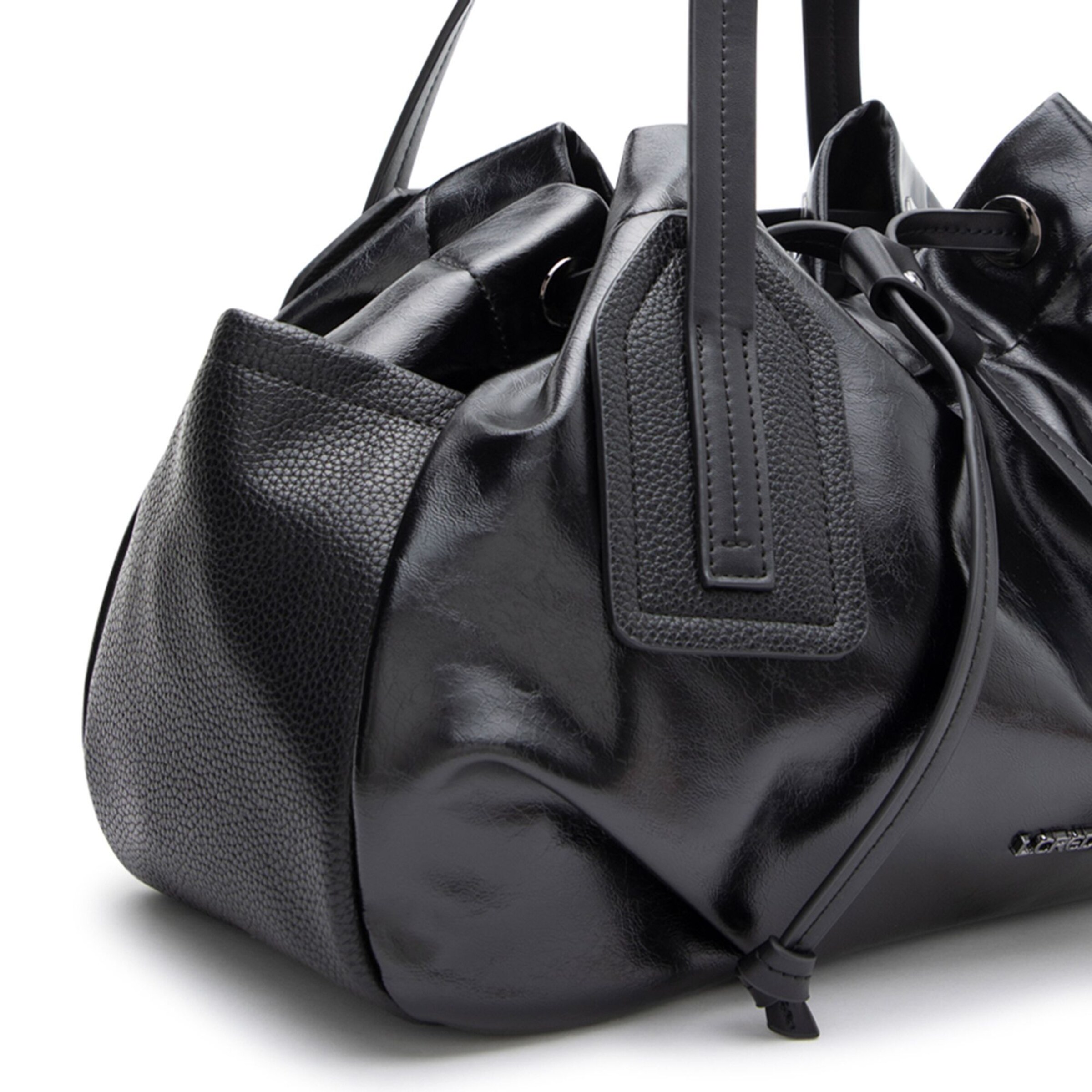 Poche ventrale 'Padma' L.CREDI en noir