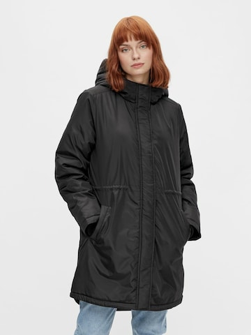 PIECES Between-Seasons Coat 'Fnug' in Black: front