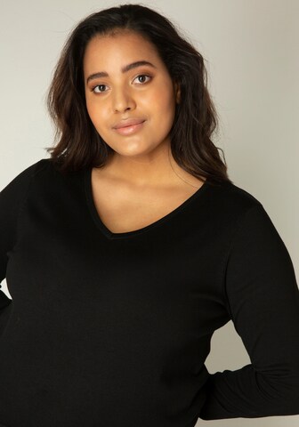 BASE LEVEL CURVY Sweater in Black