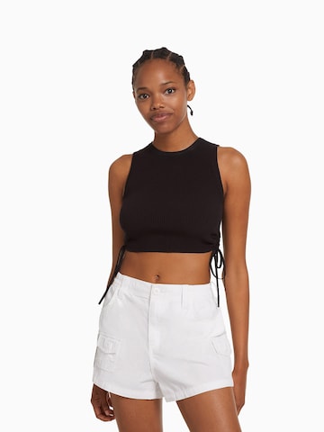 Loosefit Pantalon cargo Bershka en blanc : devant