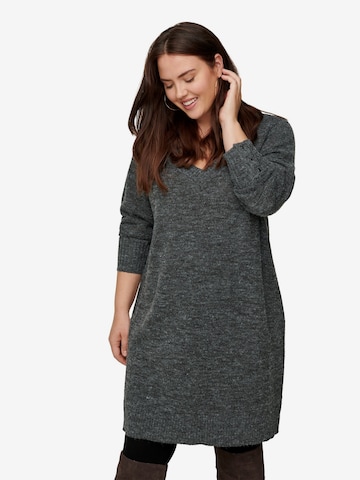 Robes en maille 'MVILMAS' Zizzi en gris : devant