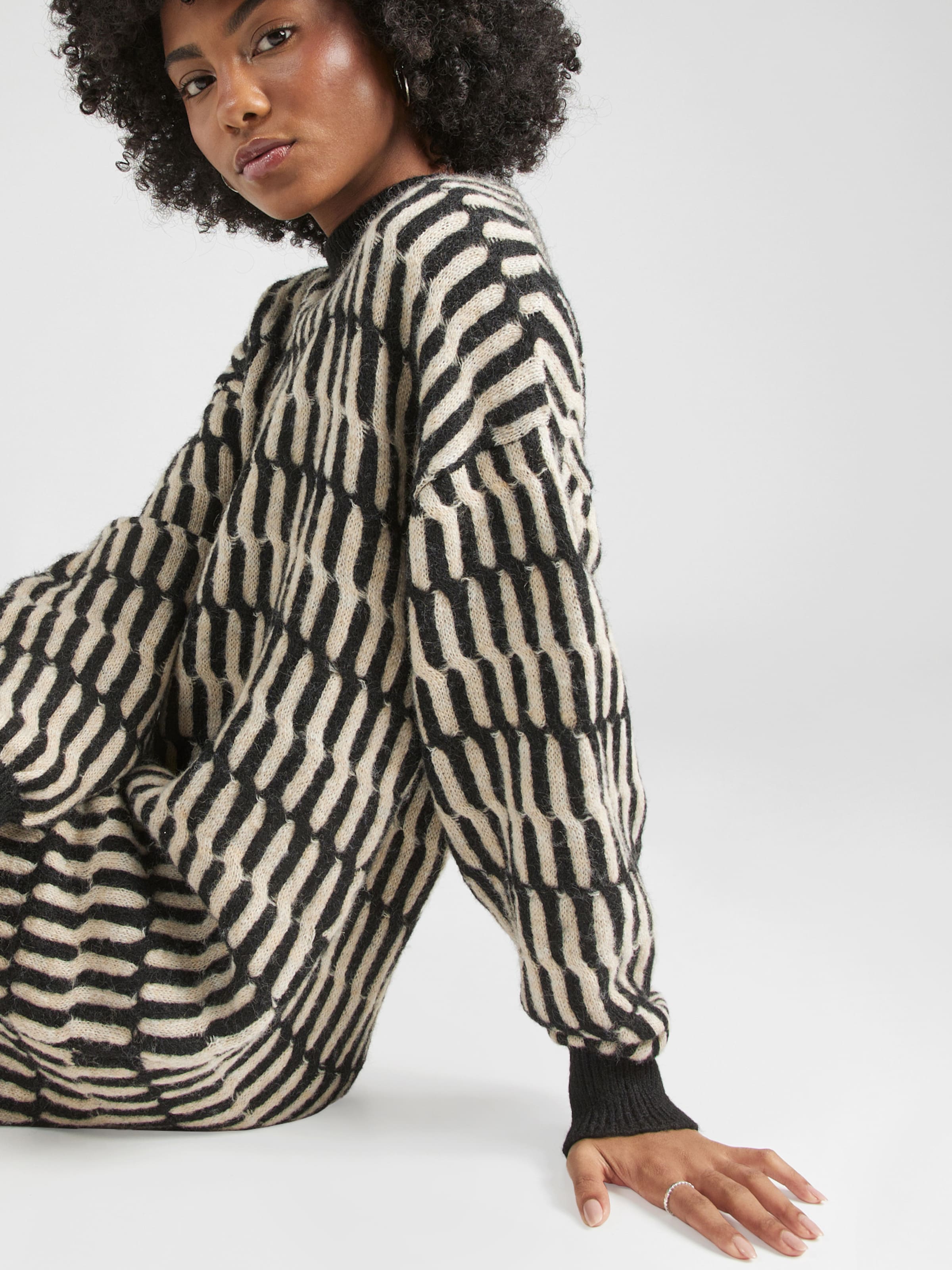 florence by mills exclusive for ABOUT YOU Gebreide jurk Windy Drive in Zwart Wit ABOUT YOU