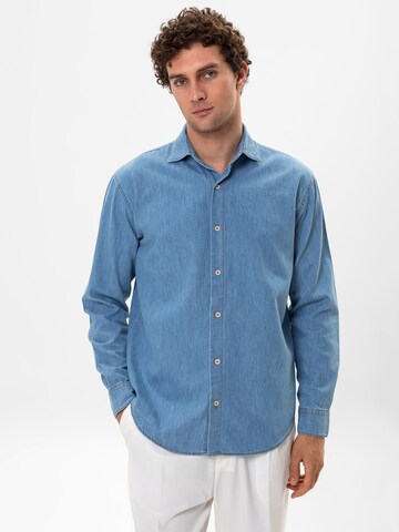 Coupe regular Chemise Antioch en bleu : devant