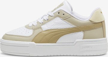 Baskets basses PUMA en blanc : devant