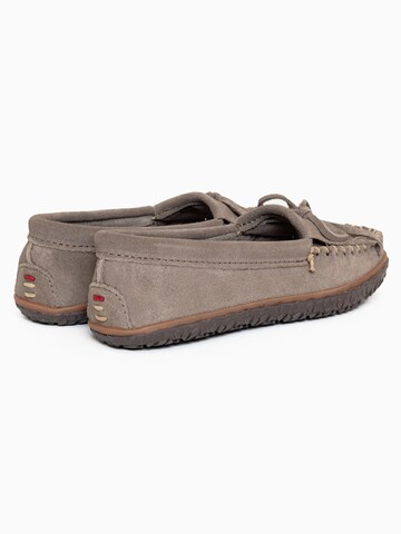 Mocasini 'Kilty' de la Minnetonka pe gri