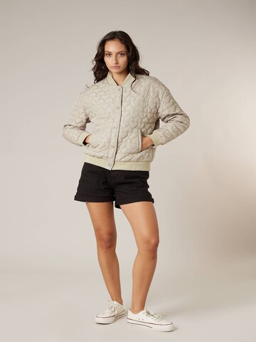 Veste mi-saison 'Lovely' Deeluxe en vert