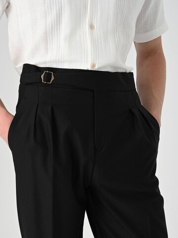 Antioch Regular Pleat-front trousers in Black