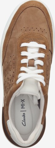 CLARKS Sneaker in Braun