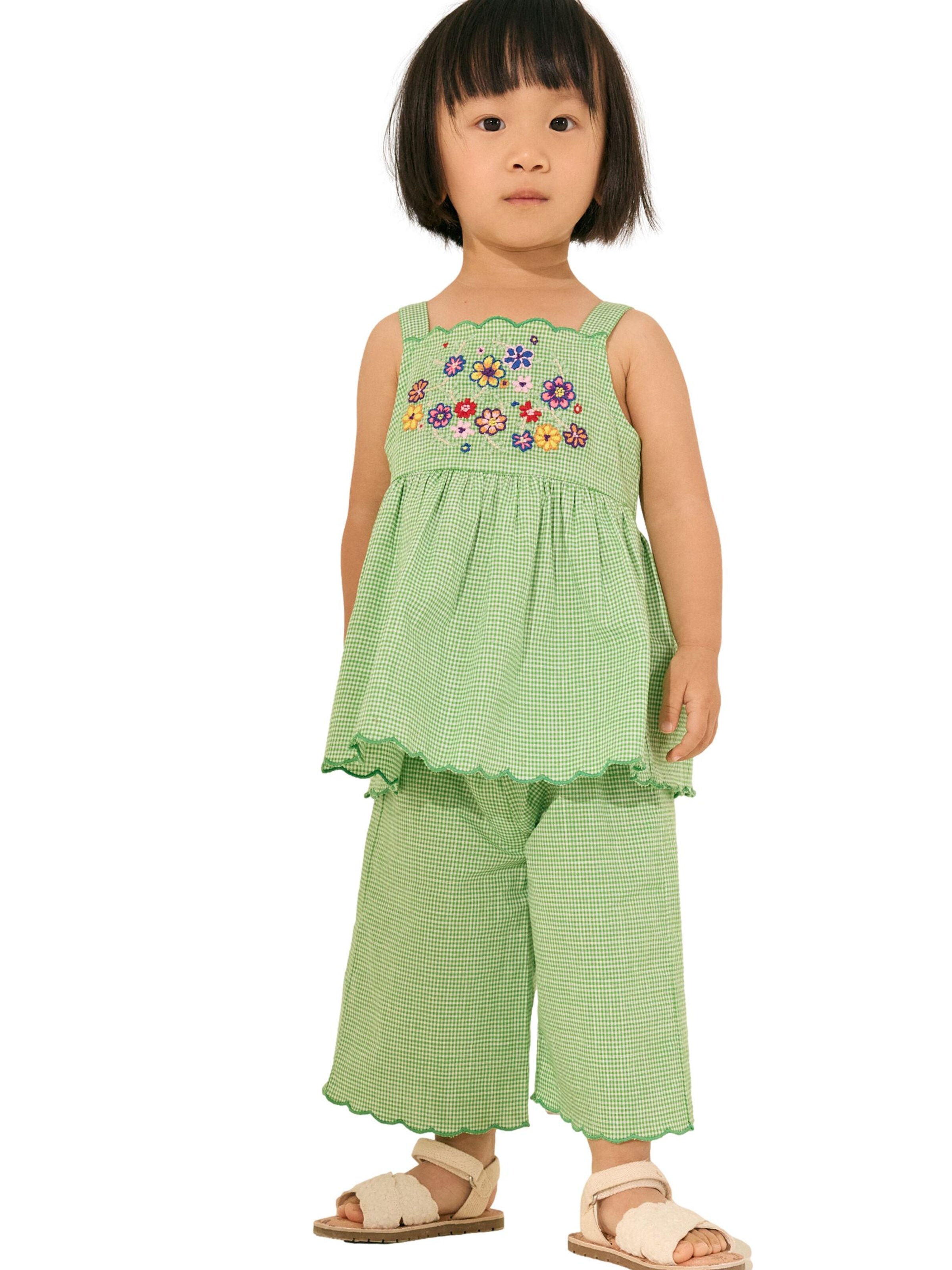 Next Σετ σε πράσινο: μπροστά