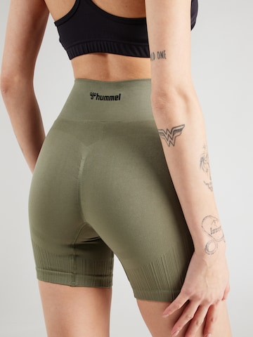 Skinny Pantaloni sportivi di Hummel in verde