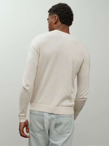 DAN FOX APPAREL Свитер 'Essential' в Белый