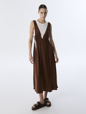Twist Dress in Brown: front