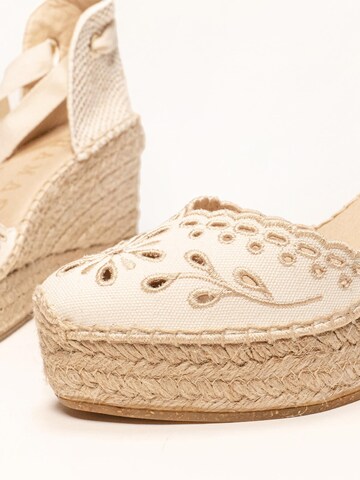 Sandales 'Alpargata Cuña 10 cm' Alhamas en beige