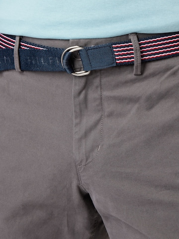 TOMMY HILFIGERregular Chino hlače 'BROOKLYN' - siva boja