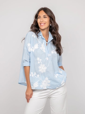 Dona Lisa Blouse 'Blouse manches longues broderie OPEYA' in Blauw: voorkant
