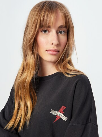 ONLY Sweatshirt 'LUCINDA' in Schwarz