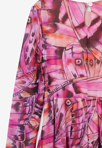 Rochie de la Desigual pe roz
