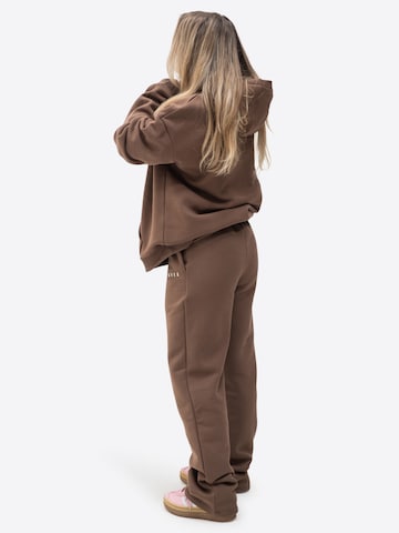 TATES Wide Leg Sporthose in Braun