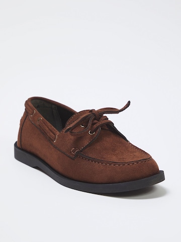 Chaussure basse Trendyol en marron