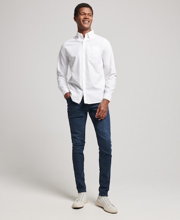 Superdry - Ajuste regular Camisa en blanco