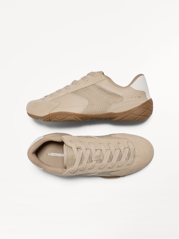 Bershka Sneakers laag 'DEPORTIVO FINO ARENA' in Beige