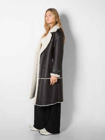 Bershka Zimní kabát – černá: přední strana