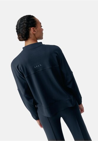 Veste de survêtement 'Leila' Born en noir